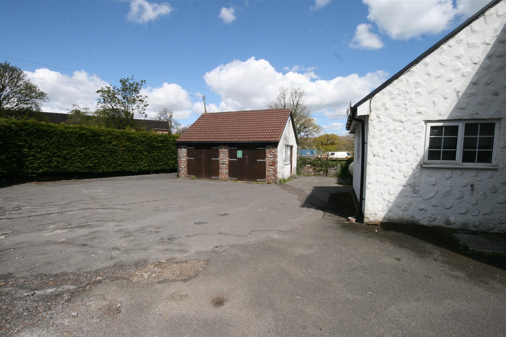 DOUBLE GARAGE